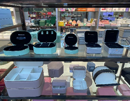 Elegant oval travel jewelry case pu leather jewellery storage box custom jewelry box with logo supplier